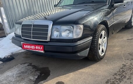 Mercedes-Benz E-Класс, 1993 год, 550 000 рублей, 1 фотография