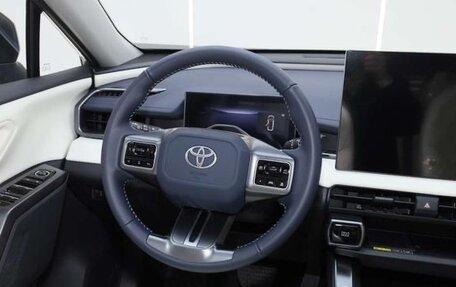 Toyota RAV4, 2025 год, 4 500 000 рублей, 8 фотография