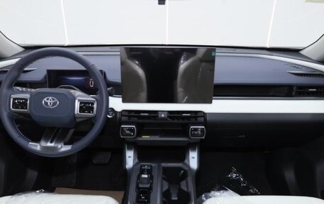 Toyota RAV4, 2025 год, 4 500 000 рублей, 12 фотография