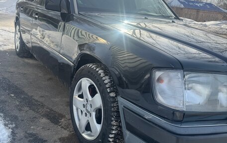 Mercedes-Benz E-Класс, 1993 год, 550 000 рублей, 2 фотография