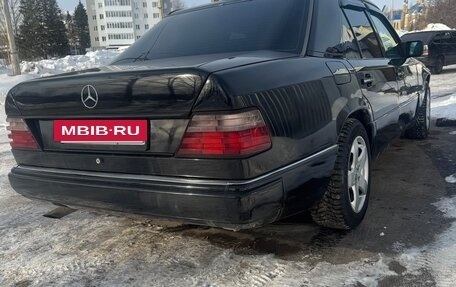 Mercedes-Benz E-Класс, 1993 год, 550 000 рублей, 5 фотография
