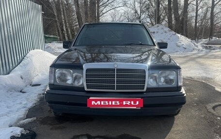 Mercedes-Benz E-Класс, 1993 год, 550 000 рублей, 3 фотография