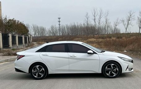 Hyundai Elantra, 2021 год, 1 350 000 рублей, 12 фотография
