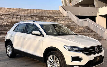 Volkswagen T-Roc I, 2023 год, 1 510 000 рублей, 3 фотография