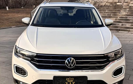 Volkswagen T-Roc I, 2023 год, 1 510 000 рублей, 2 фотография