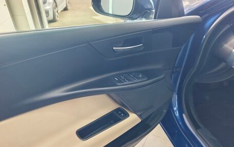 Jaguar XE I рестайлинг, 2016 год, 1 900 000 рублей, 8 фотография