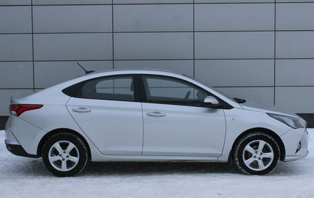 Hyundai Solaris II рестайлинг, 2021 год, 1 275 000 рублей, 4 фотография