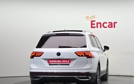 Volkswagen Tiguan II, 2023 год, 2 880 000 рублей, 4 фотография