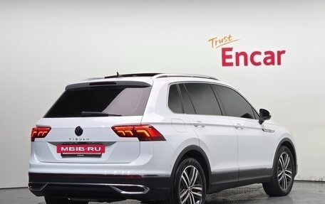 Volkswagen Tiguan II, 2023 год, 2 880 000 рублей, 3 фотография