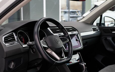 Volkswagen Tiguan II, 2021 год, 3 449 900 рублей, 18 фотография