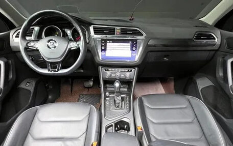 Volkswagen Tiguan II, 2019 год, 2 380 000 рублей, 5 фотография