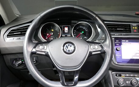 Volkswagen Tiguan II, 2019 год, 2 380 000 рублей, 10 фотография