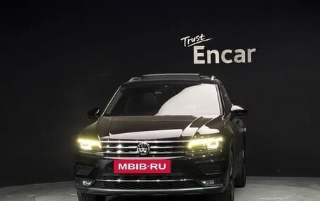 Volkswagen Tiguan II, 2019 год, 2 380 000 рублей, 2 фотография