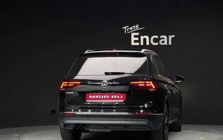 Volkswagen Tiguan II, 2019 год, 2 380 000 рублей, 4 фотография