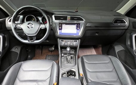 Volkswagen Tiguan II, 2019 год, 2 380 000 рублей, 13 фотография