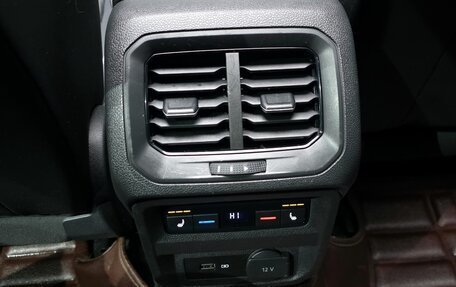 Volkswagen Tiguan II, 2019 год, 2 380 000 рублей, 19 фотография