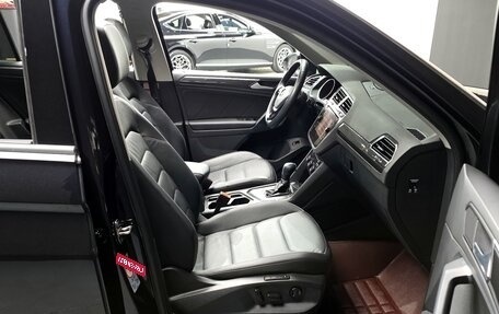 Volkswagen Tiguan II, 2019 год, 2 380 000 рублей, 14 фотография