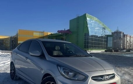 Hyundai Solaris II рестайлинг, 2014 год, 620 000 рублей, 1 фотография