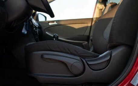 Hyundai Solaris II рестайлинг, 2013 год, 820 000 рублей, 33 фотография