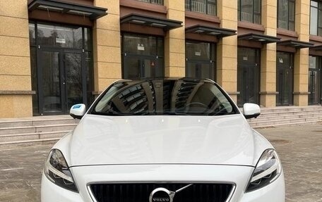 Volvo V40 II рестайлинг, 2019 год, 1 625 000 рублей, 2 фотография