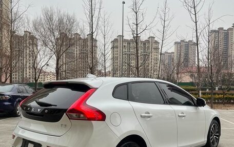Volvo V40 II рестайлинг, 2019 год, 1 625 000 рублей, 4 фотография