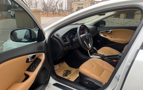 Volvo V40 II рестайлинг, 2019 год, 1 625 000 рублей, 8 фотография