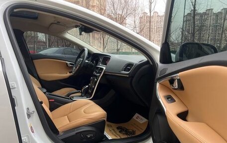 Volvo V40 II рестайлинг, 2019 год, 1 625 000 рублей, 10 фотография