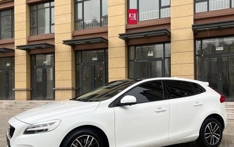 Volvo V40 II рестайлинг, 2019 год, 1 625 000 рублей, 3 фотография