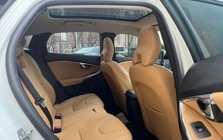 Volvo V40 II рестайлинг, 2019 год, 1 625 000 рублей, 18 фотография