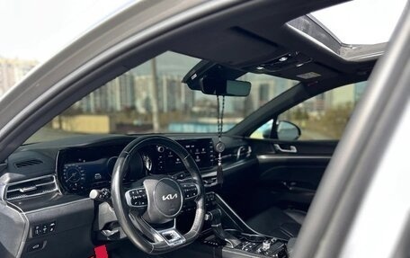 KIA K5, 2022 год, 2 100 000 рублей, 16 фотография