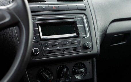 Volkswagen Polo VI (EU Market), 2017 год, 900 000 рублей, 27 фотография