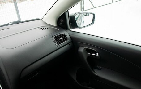 Volkswagen Polo VI (EU Market), 2017 год, 900 000 рублей, 35 фотография