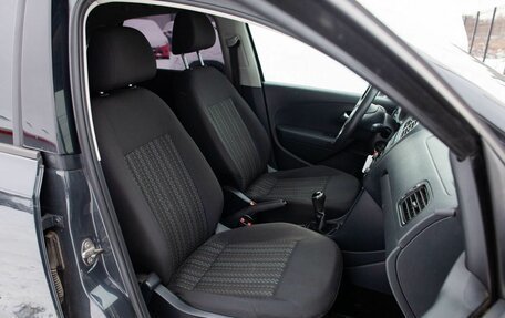 Volkswagen Polo VI (EU Market), 2017 год, 900 000 рублей, 30 фотография