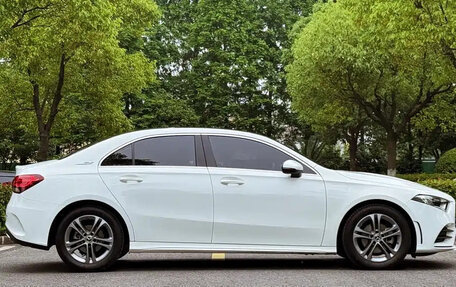 Mercedes-Benz A-Класс, 2023 год, 1 600 000 рублей, 4 фотография