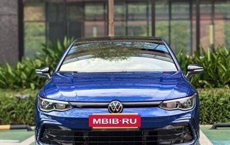 Volkswagen Golf VIII, 2023 год, 1 980 000 рублей, 2 фотография