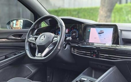 Volkswagen Golf VIII, 2023 год, 1 980 000 рублей, 14 фотография