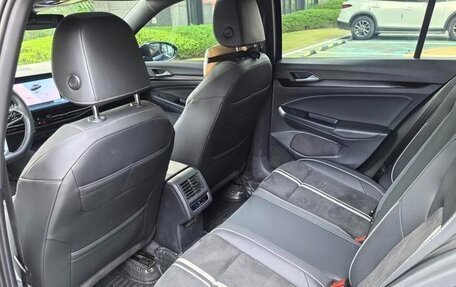 Volkswagen Golf VIII, 2023 год, 1 980 000 рублей, 16 фотография