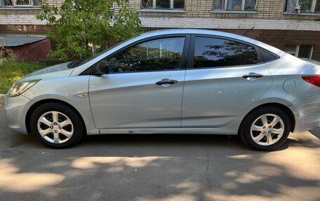 Hyundai Solaris II рестайлинг, 2013 год, 585 000 рублей, 3 фотография