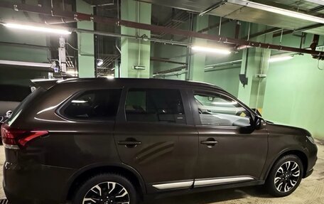 Mitsubishi Outlander III рестайлинг 3, 2021 год, 2 950 000 рублей, 2 фотография