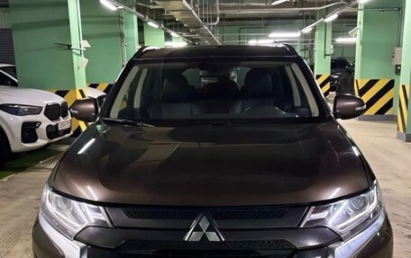 Mitsubishi Outlander III рестайлинг 3, 2021 год, 2 950 000 рублей, 4 фотография