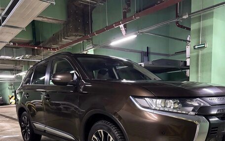 Mitsubishi Outlander III рестайлинг 3, 2021 год, 2 950 000 рублей, 5 фотография