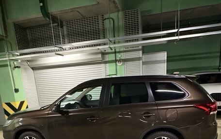 Mitsubishi Outlander III рестайлинг 3, 2021 год, 2 950 000 рублей, 12 фотография