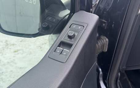 Volkswagen Multivan T6 рестайлинг, 2018 год, 5 700 000 рублей, 9 фотография