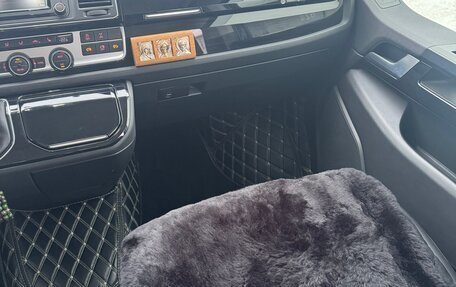 Volkswagen Multivan T6 рестайлинг, 2018 год, 5 700 000 рублей, 14 фотография