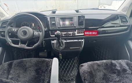 Volkswagen Multivan T6 рестайлинг, 2018 год, 5 700 000 рублей, 13 фотография