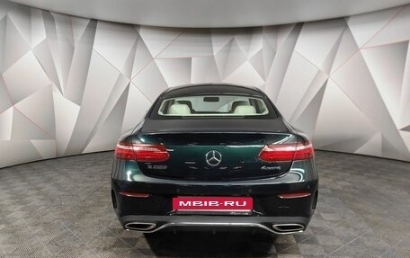 Mercedes-Benz E-Класс, 2019 год, 4 600 000 рублей, 8 фотография