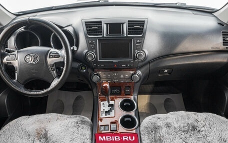 Toyota Highlander III, 2013 год, 2 399 000 рублей, 10 фотография