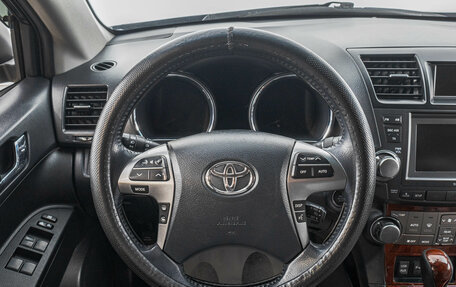 Toyota Highlander III, 2013 год, 2 399 000 рублей, 15 фотография