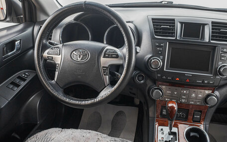 Toyota Highlander III, 2013 год, 2 399 000 рублей, 18 фотография