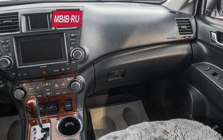 Toyota Highlander III, 2013 год, 2 399 000 рублей, 23 фотография